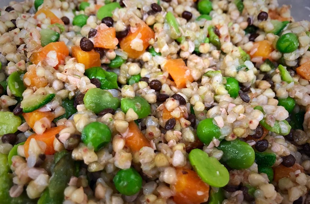 La primavera nel piatto: grano saraceno con verdure, gamberetti e citronette speziata