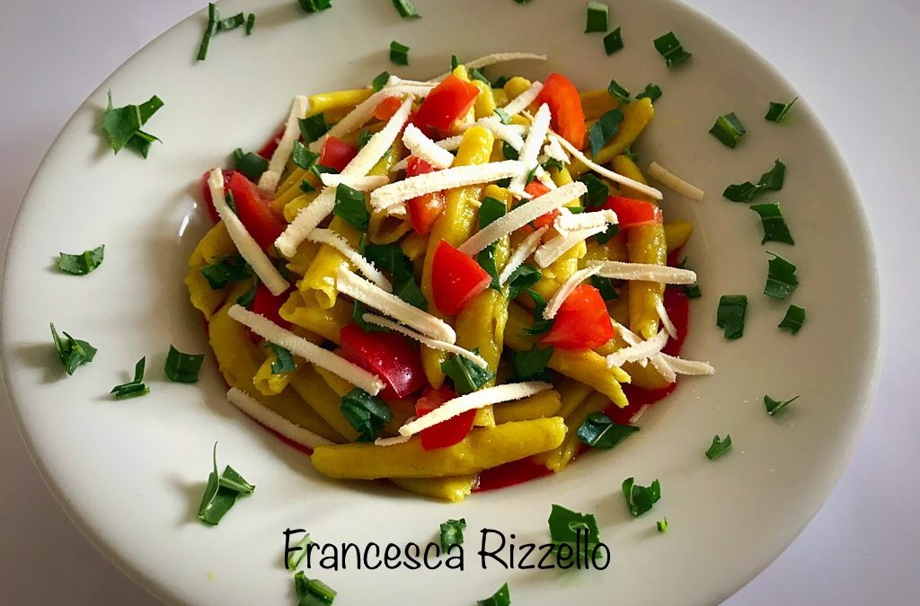 Pasta fresca con curcuma e peperoni