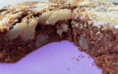 Torta al cioccolato con stevia, cocco e pere coscia